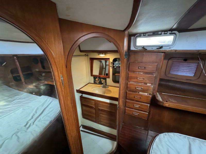 Gallivanter 49ft Hylas Yacht For Sale