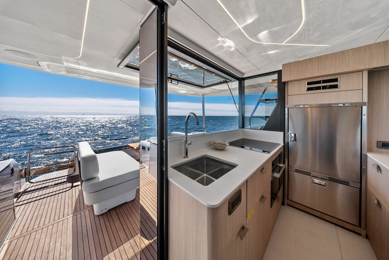 2026 F5.7 Prestige Yachts