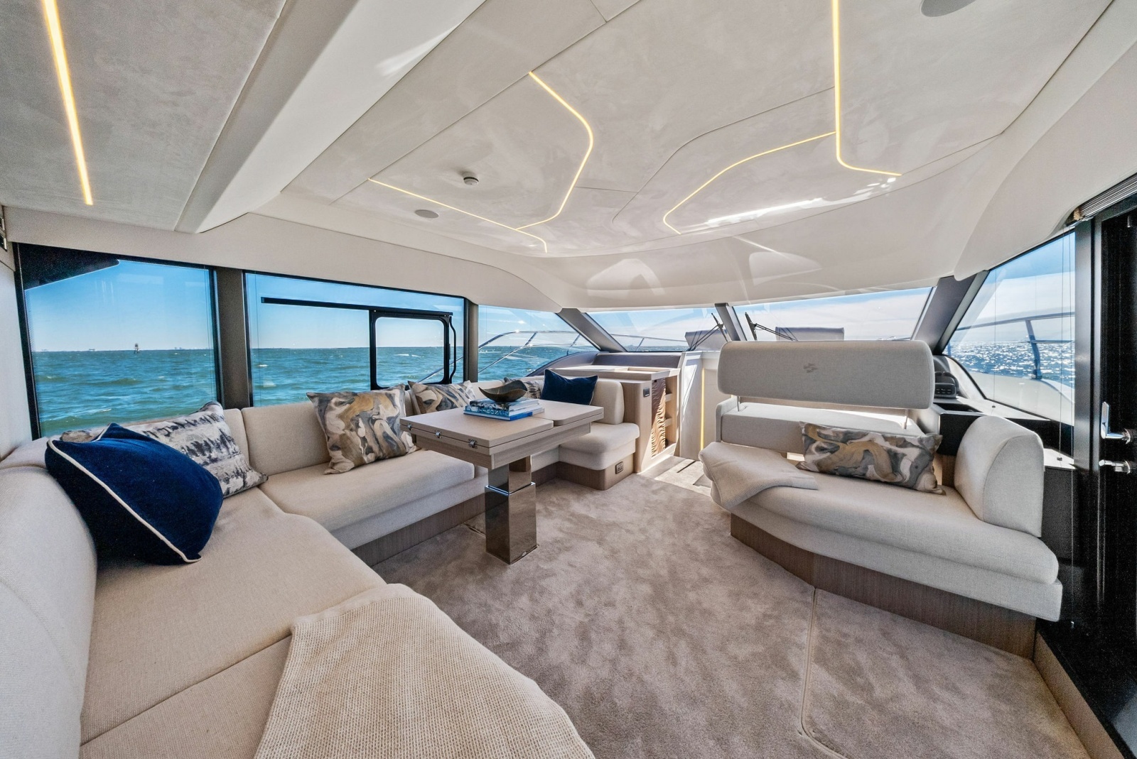 2026 F5.7 Prestige Yachts Salon