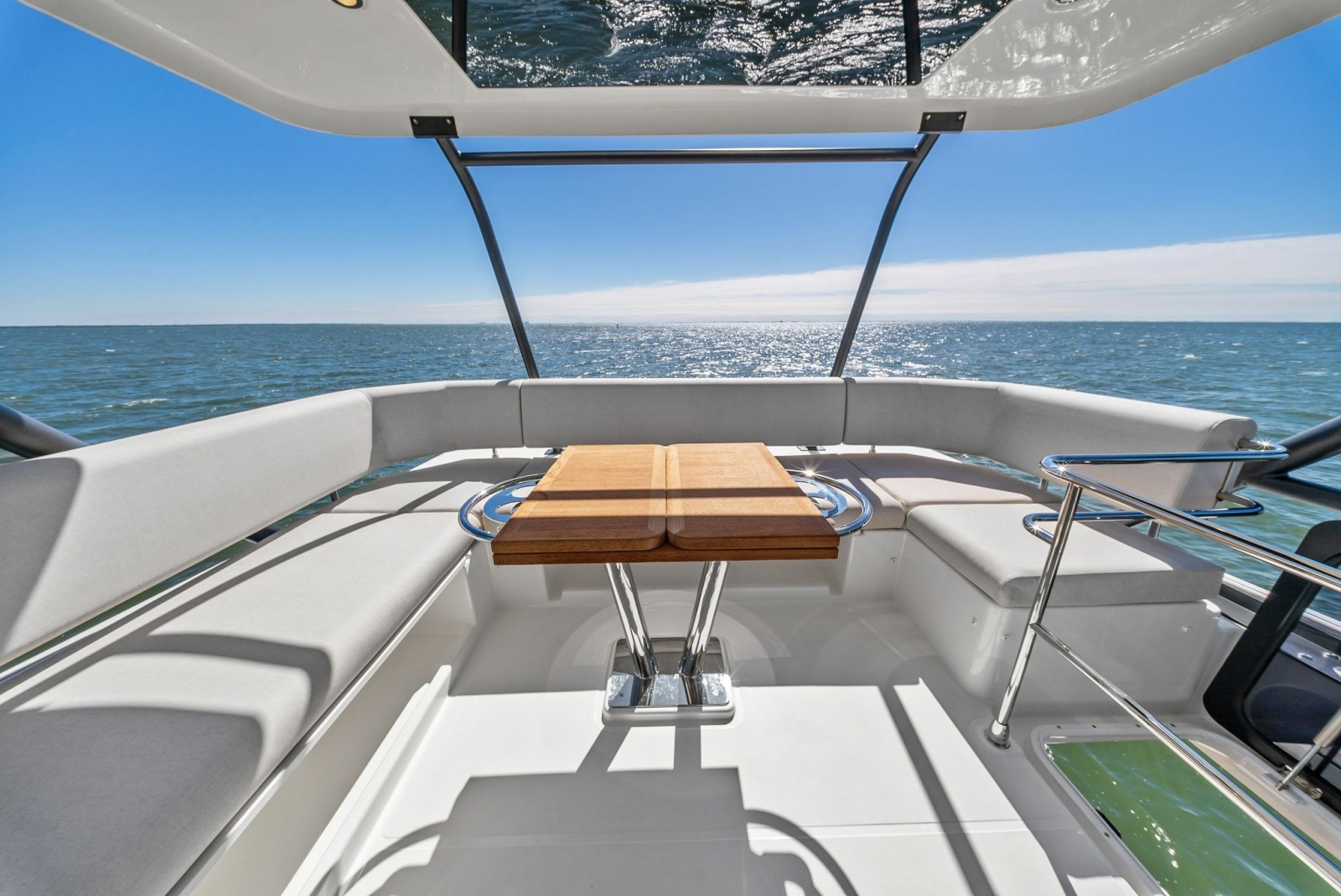 2026 F5.7 Prestige Yachts Flybridge Seating