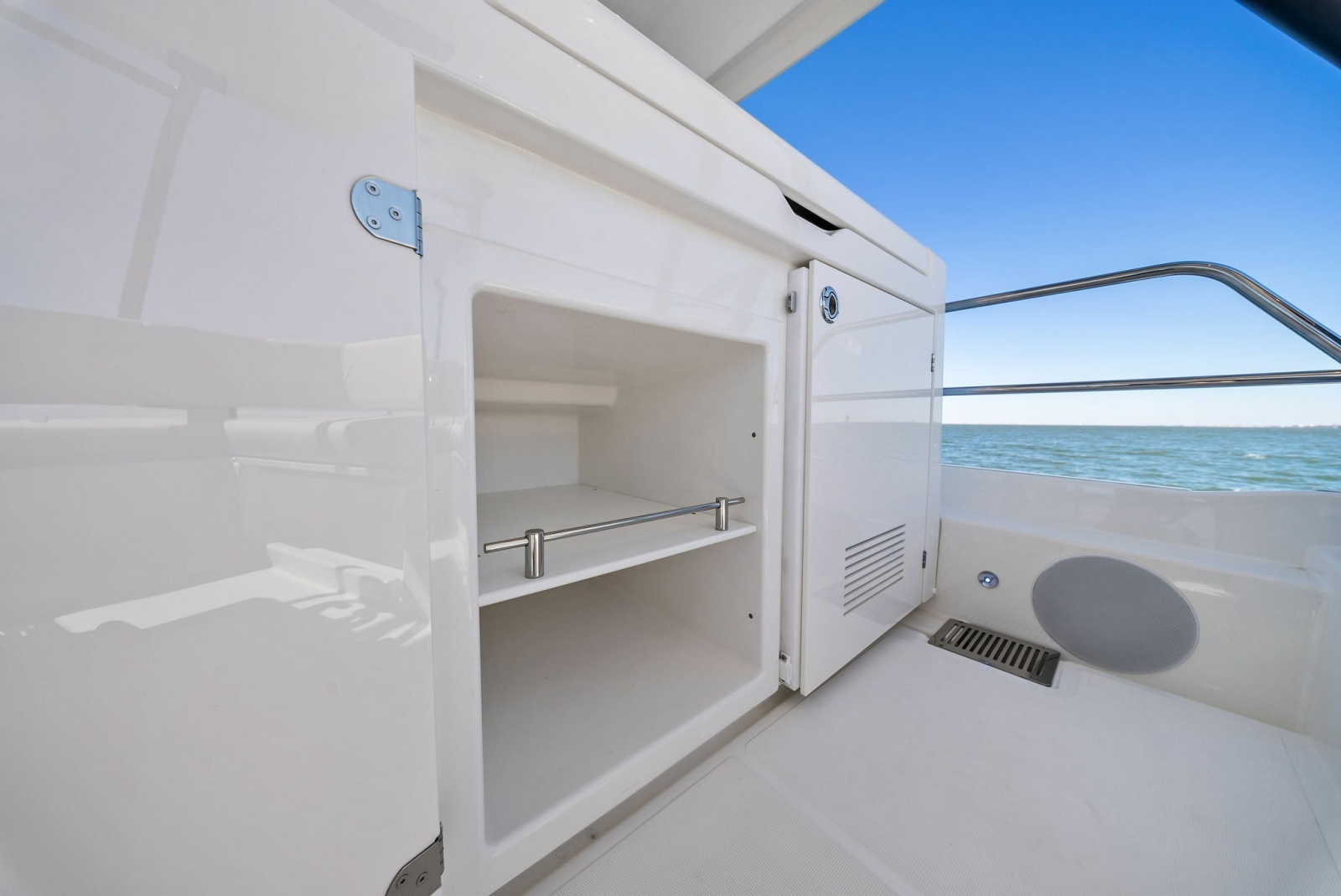 2026 F5.7 Prestige Yachts