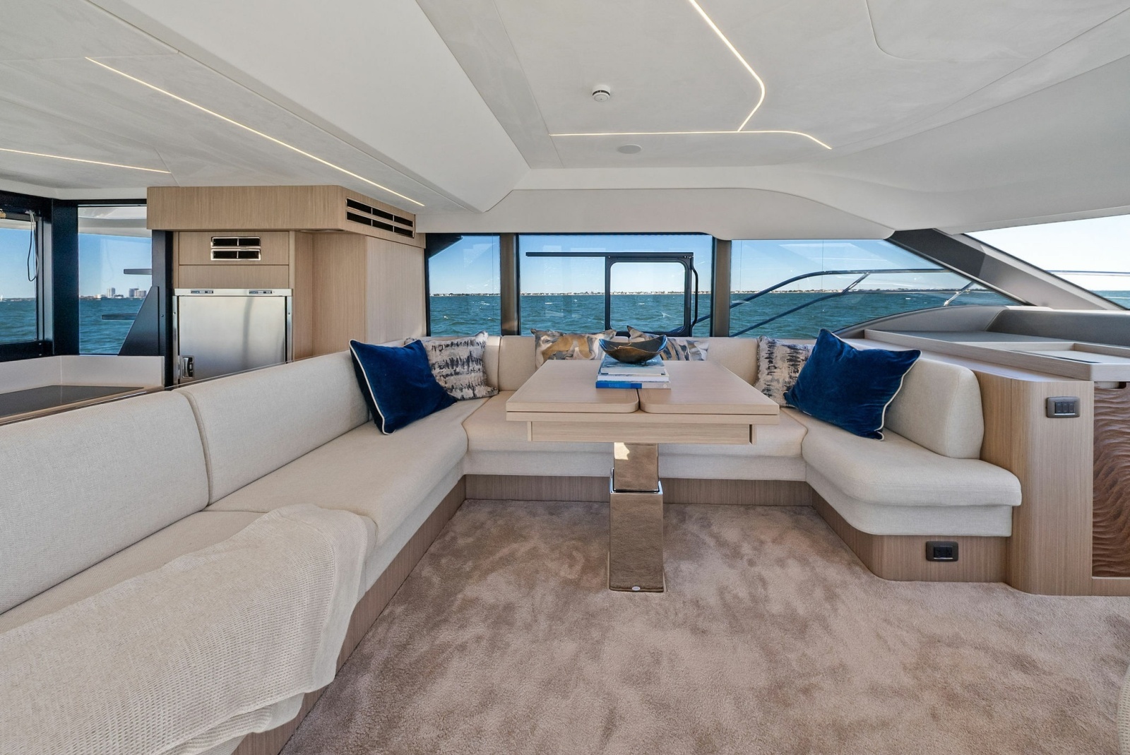 2026 F5.7 Prestige Yachts Salon