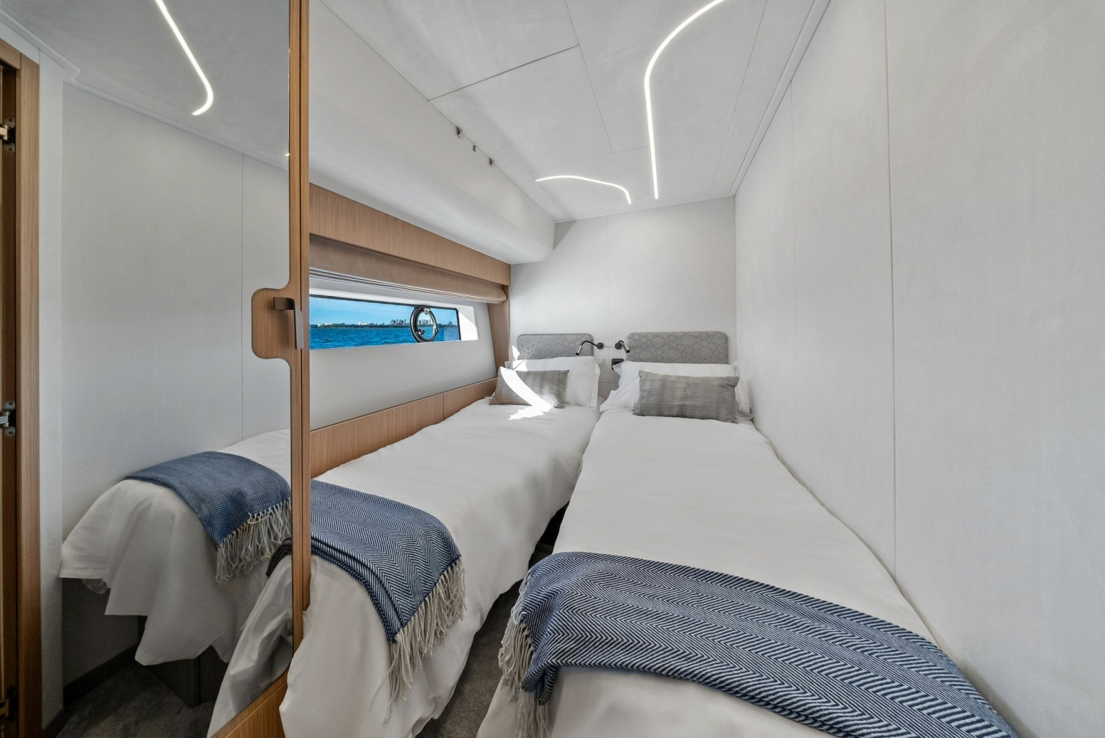 2026 F5.7 Prestige Yachts