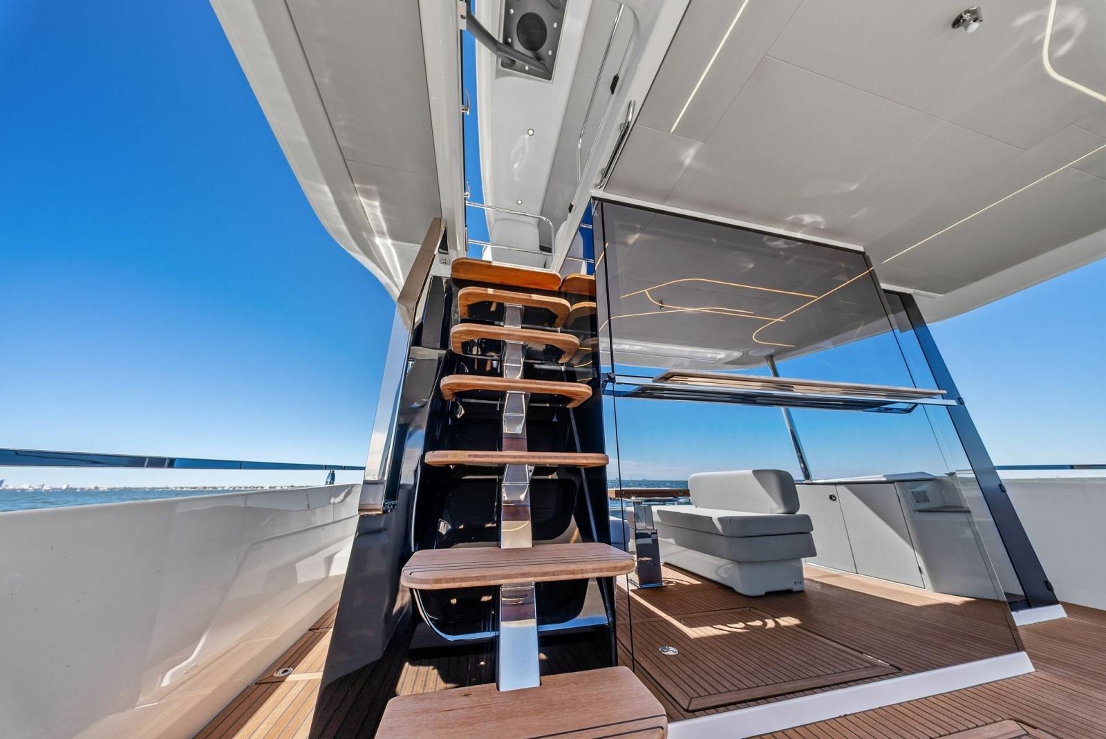 2026 F5.7 Prestige Yachts