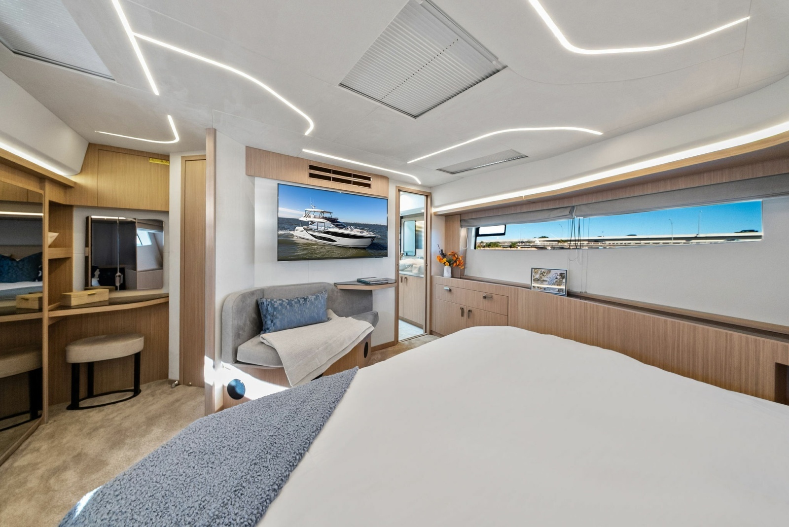 2026 F5.7 Prestige Yachts Master Stateroom