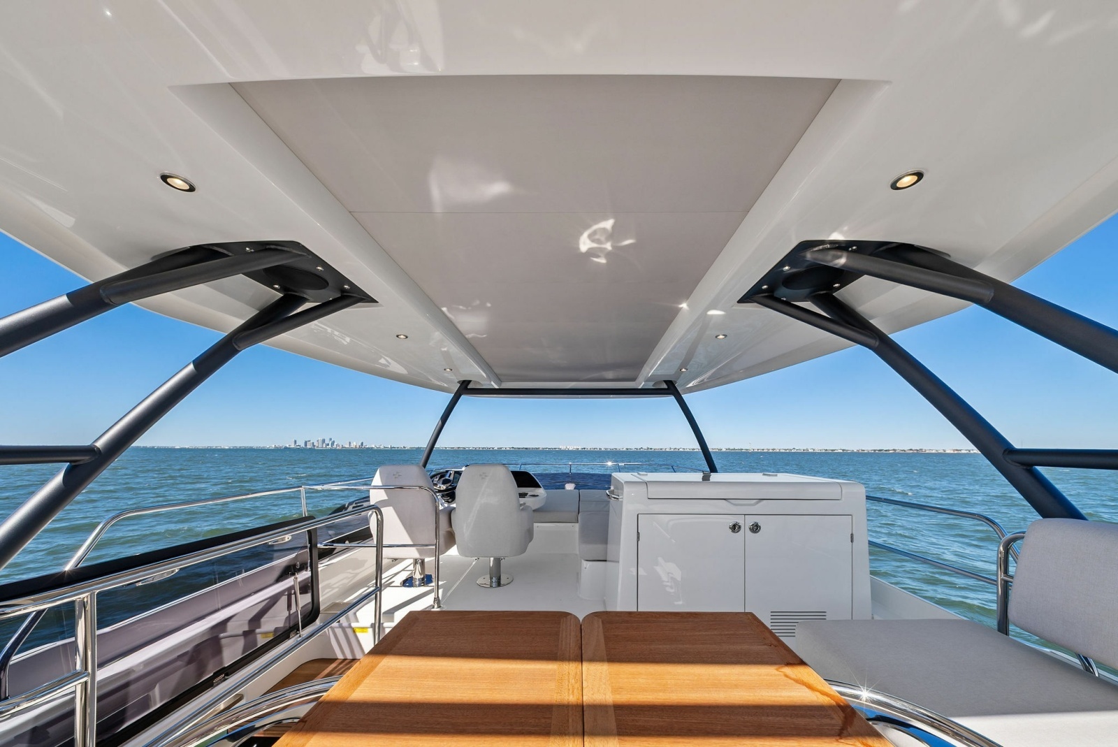 2026 F5.7 Prestige Yachts Flybridge