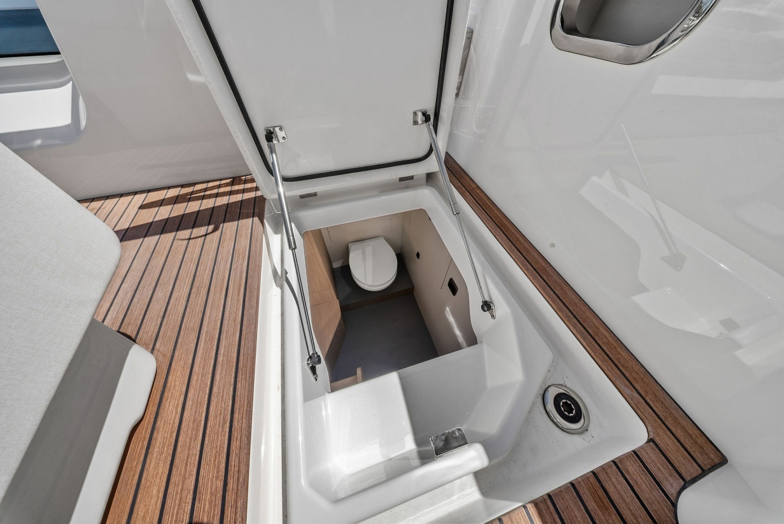 2026 F5.7 Prestige Yachts