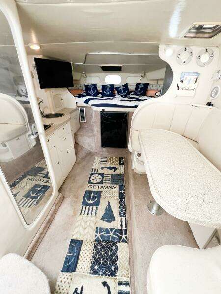 33ft Rinker Yacht For Sale