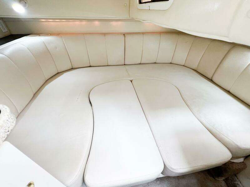 33ft Rinker Yacht For Sale