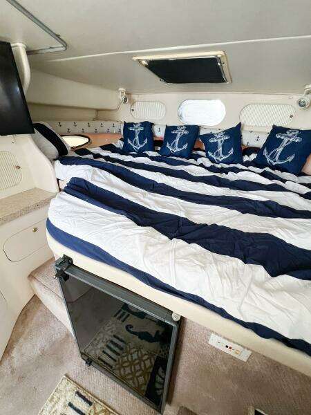 33ft Rinker Yacht For Sale