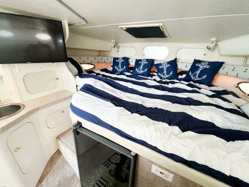 33ft Rinker Yacht For Sale