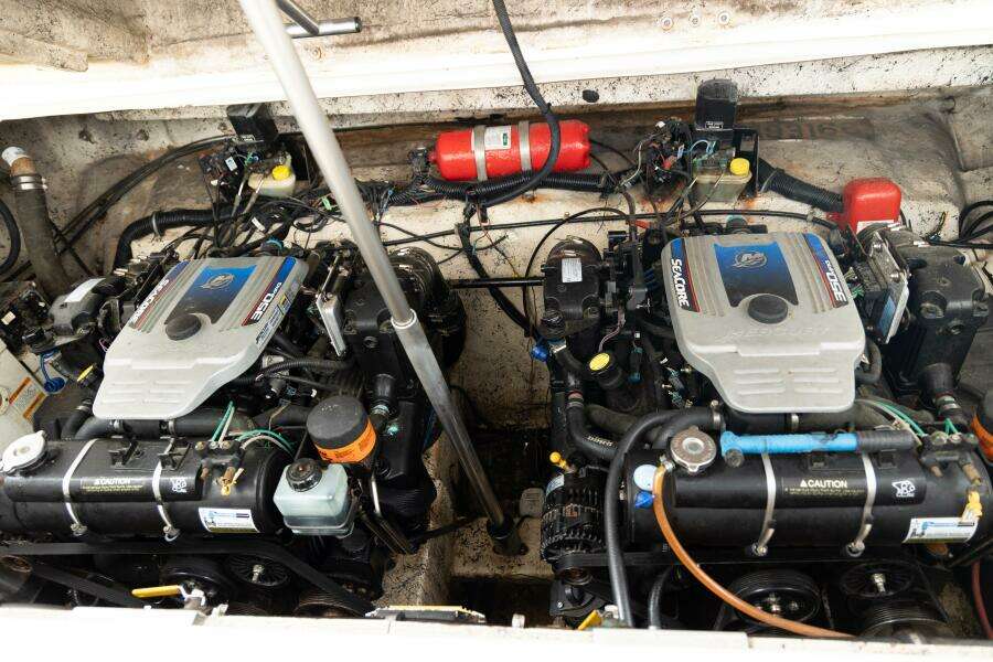 33ft Rinker Yacht For Sale