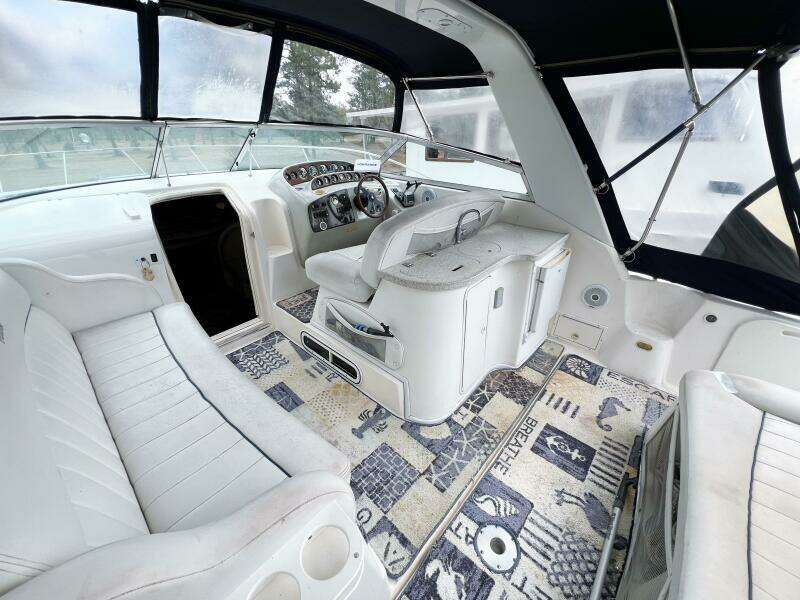 33ft Rinker Yacht For Sale