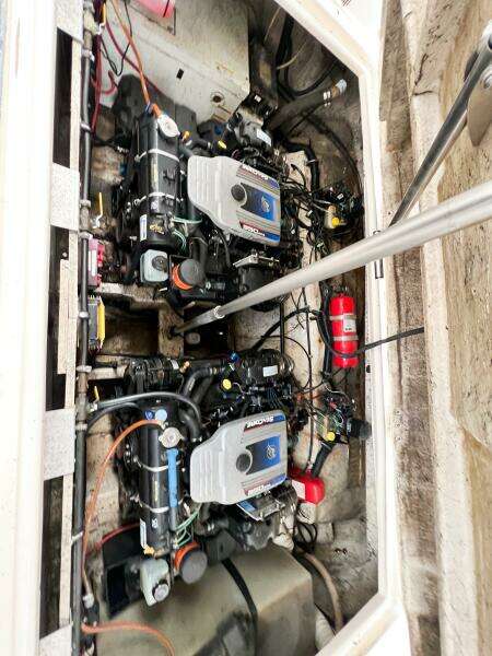 33ft Rinker Yacht For Sale