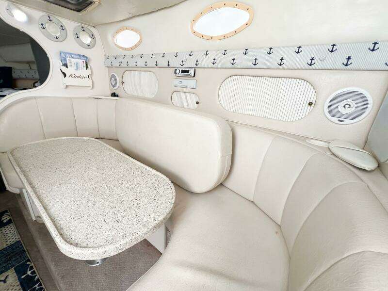 33ft Rinker Yacht For Sale