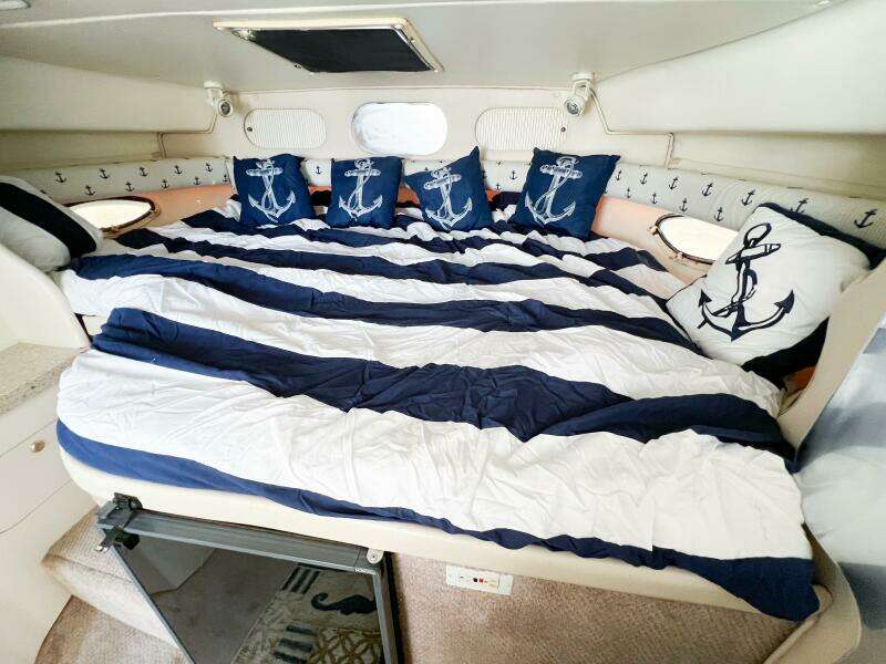 33ft Rinker Yacht For Sale