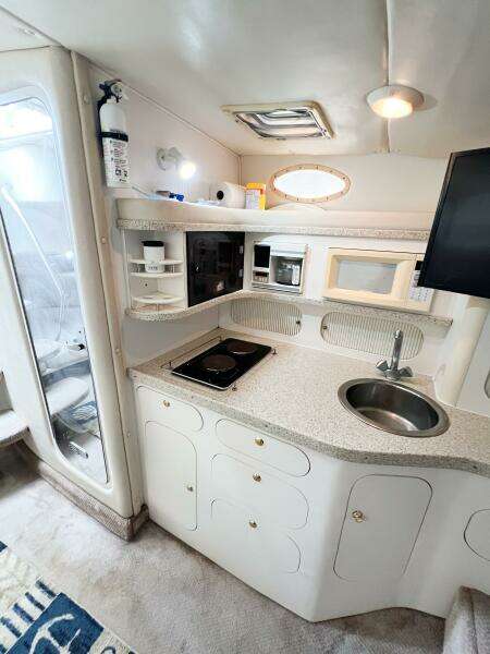 33ft Rinker Yacht For Sale