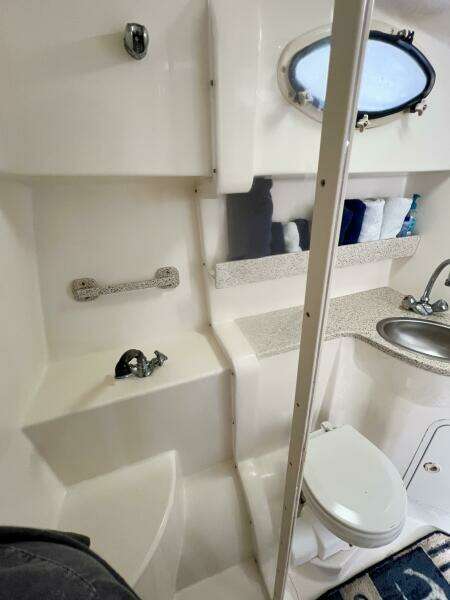 33ft Rinker Yacht For Sale