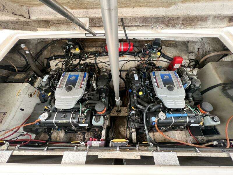 33ft Rinker Yacht For Sale