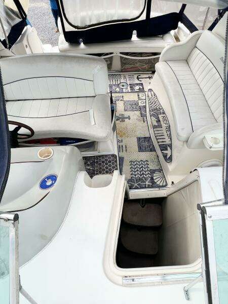 33ft Rinker Yacht For Sale