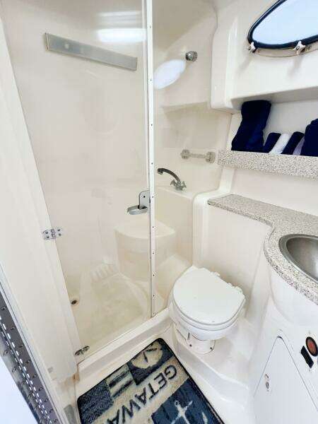 33ft Rinker Yacht For Sale