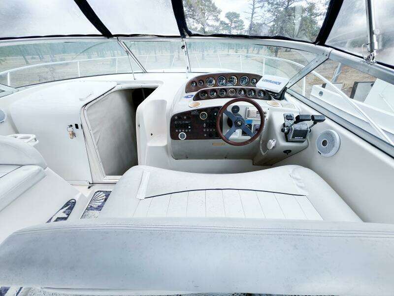 33ft Rinker Yacht For Sale