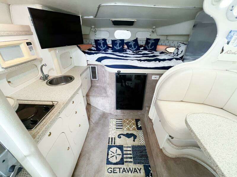 33ft Rinker Yacht For Sale