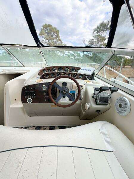 33ft Rinker Yacht For Sale
