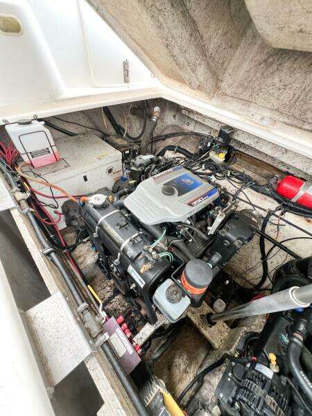 33ft Rinker Yacht For Sale