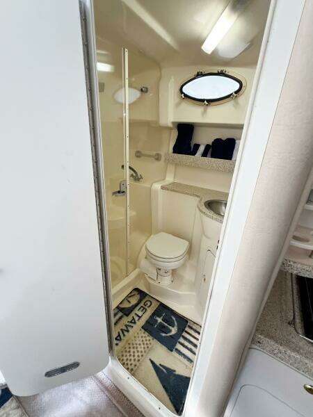 33ft Rinker Yacht For Sale