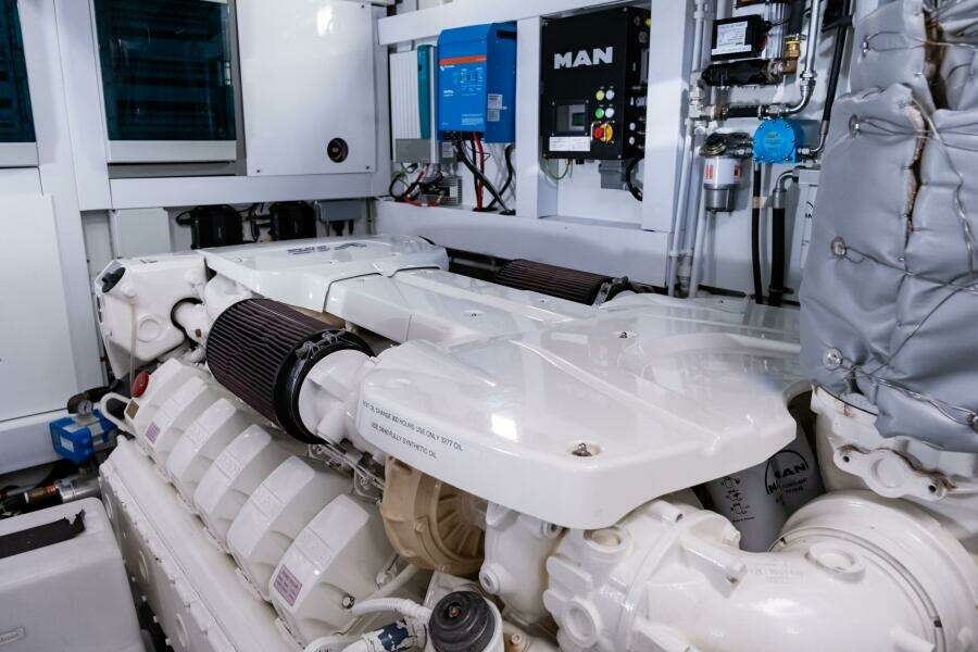 Chinonino 76ft Sunseeker Yacht For Sale