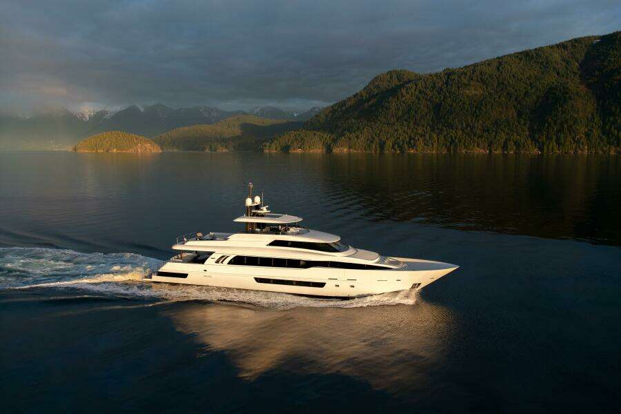 CRESCENT LADY 117ft Crescent Yacht For Sale