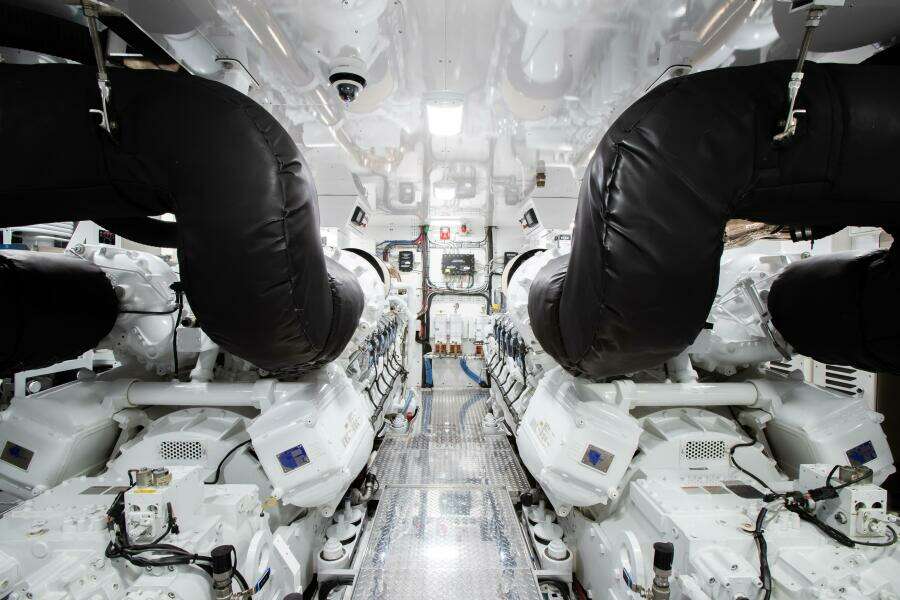 CRESCENT LADY 117ft Crescent Yacht For Sale