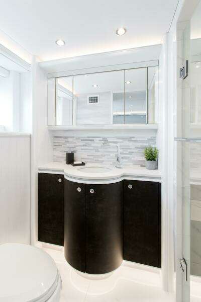 CRESCENT LADY 117ft Crescent Yacht For Sale