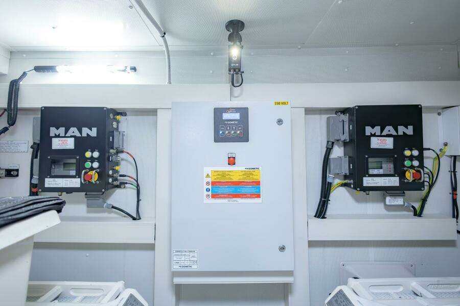 Rho Boat 72ft Azimut Yacht For Sale