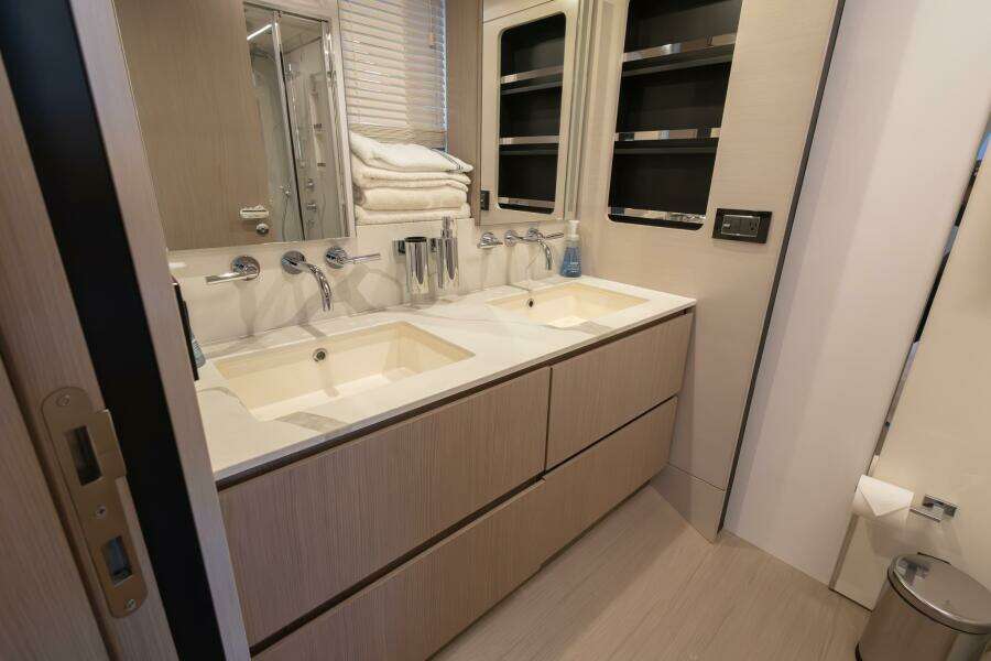 Rho Boat 72ft Azimut Yacht For Sale