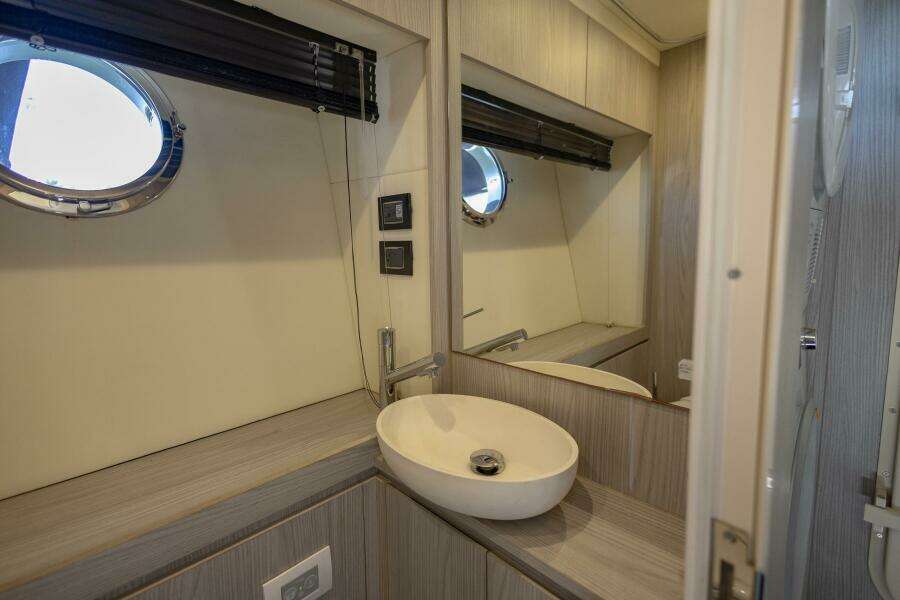 Rho Boat 72ft Azimut Yacht For Sale