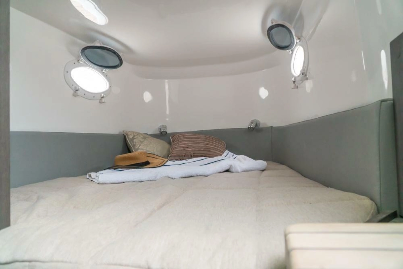 2025 Fishing Raptor 390 Solarium