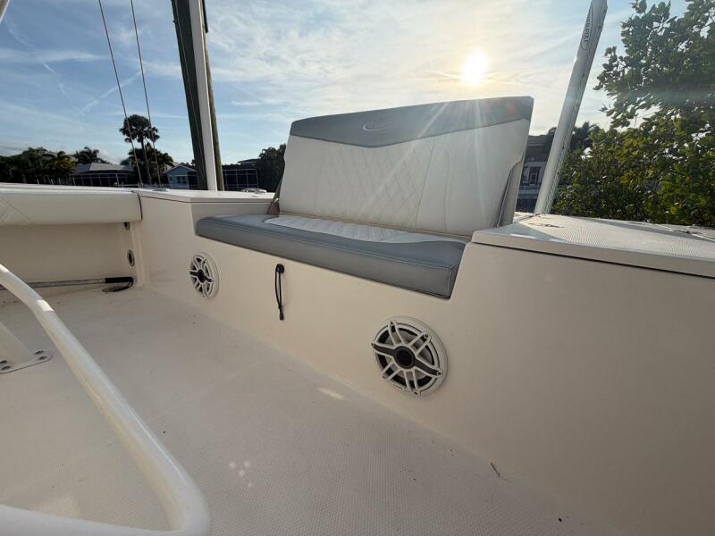 24' 2020 Robalo 246 Cayman