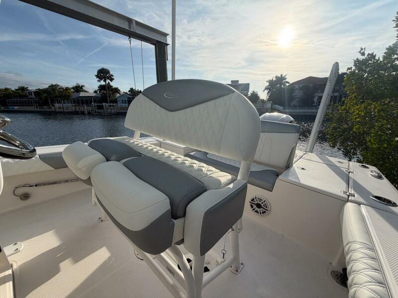 24' 2020 Robalo 246 Cayman