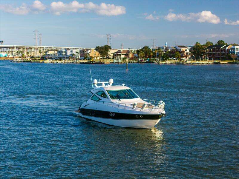 2013 Cruisers Yachts 540 Motor Yacht