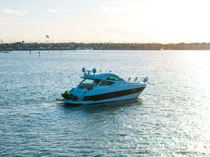 2013 Cruisers Yachts 540 Motor Yacht