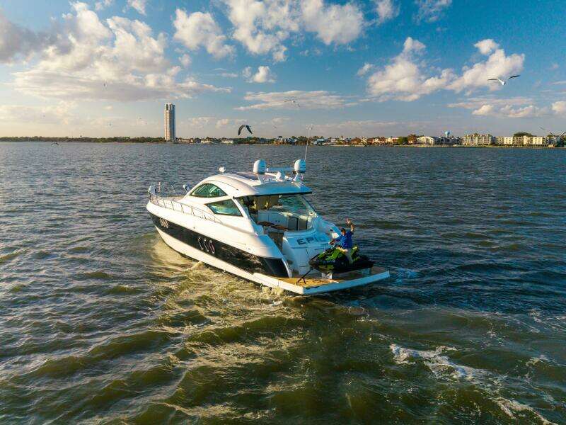 2013 Cruisers Yachts 540 Motor Yacht