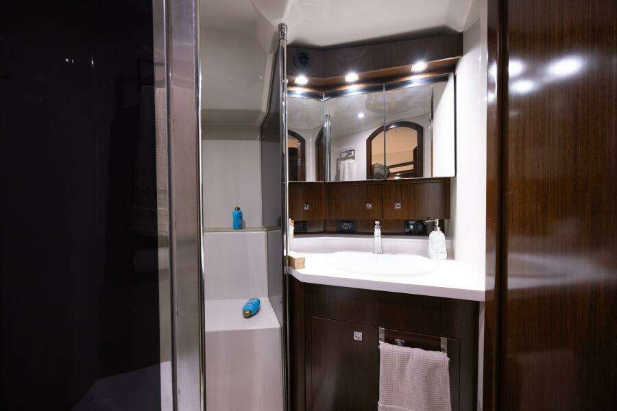 2013 Cruisers Yachts 540 Motor Yacht