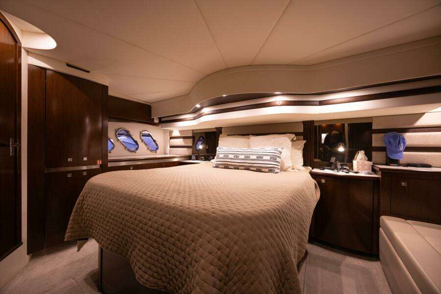 2013 Cruisers Yachts 540 Motor Yacht
