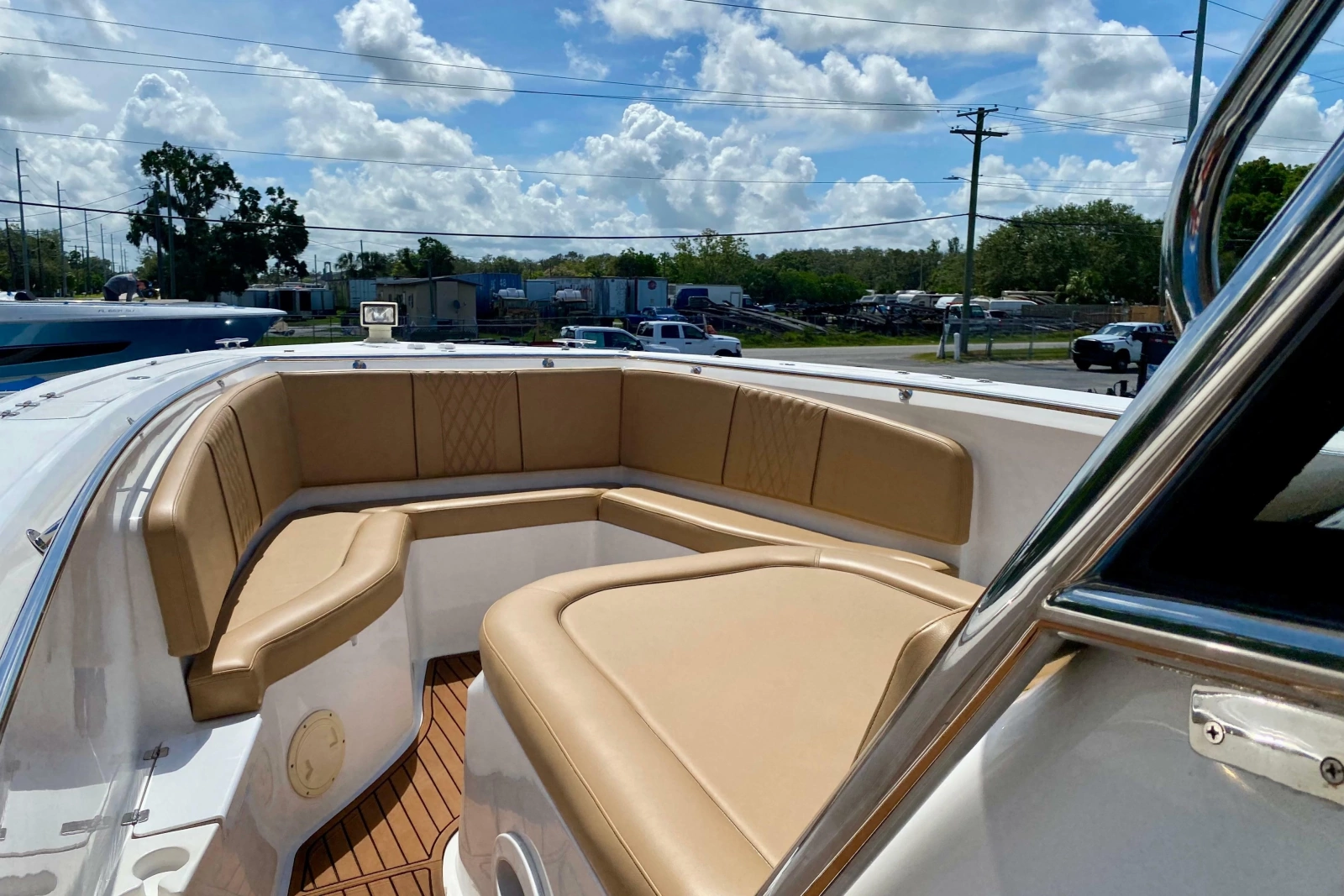 2023 Fishing Raptor 390 Solarium