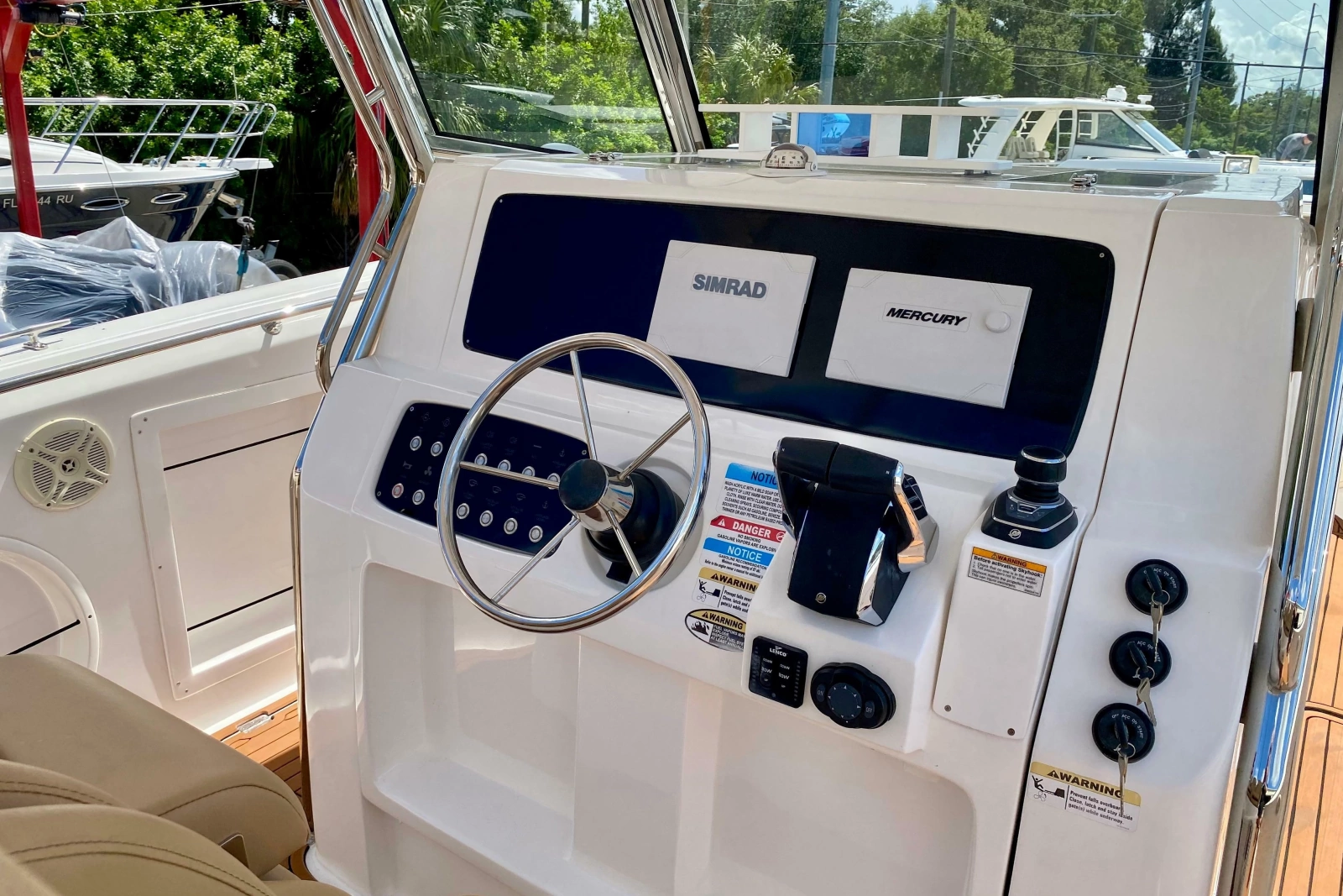 2023 Fishing Raptor 390 Solarium