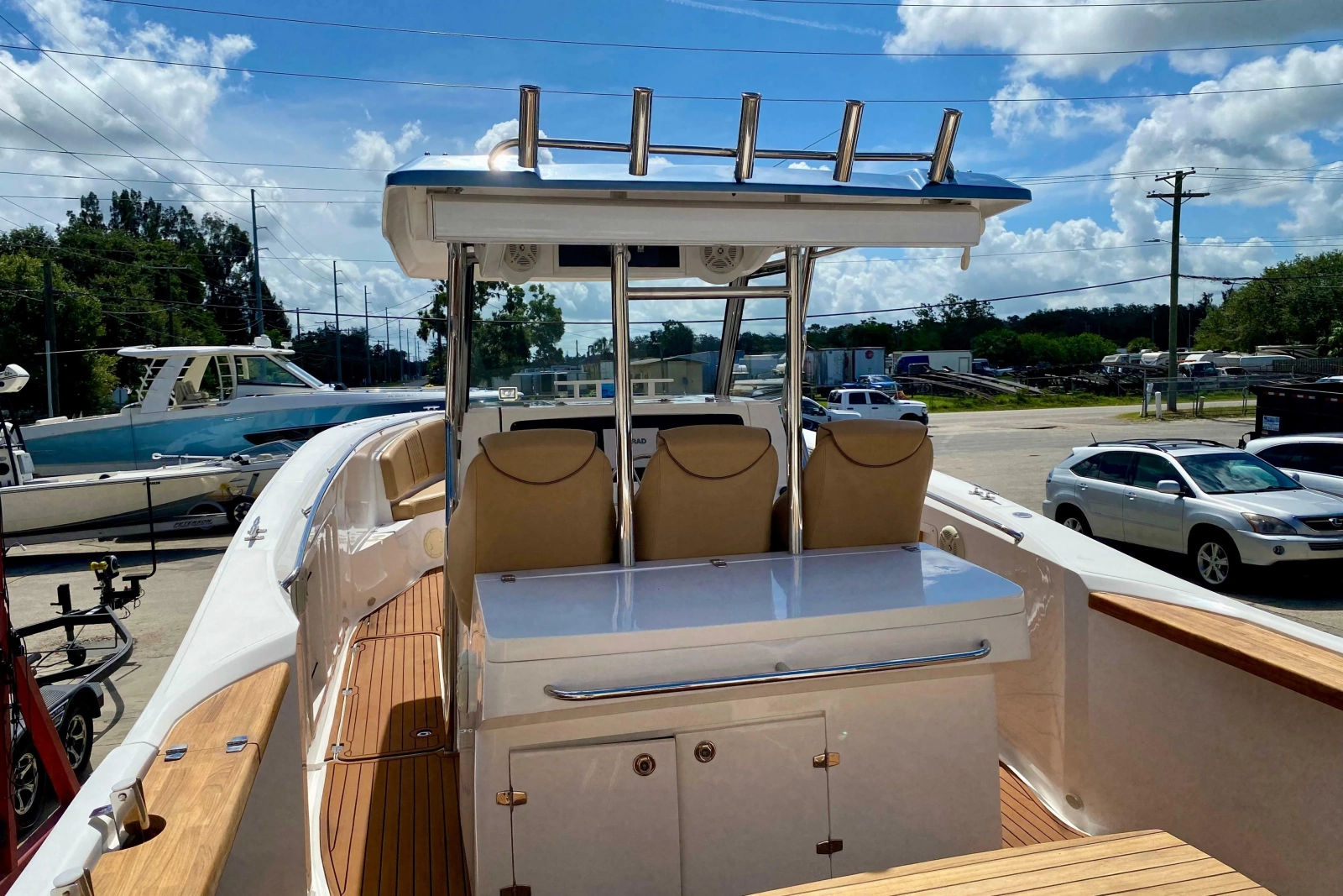 2023 Fishing Raptor 390 Solarium