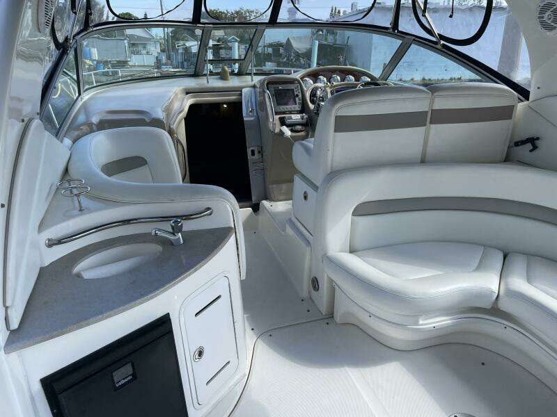 32ft Sea Ray Yacht For Sale