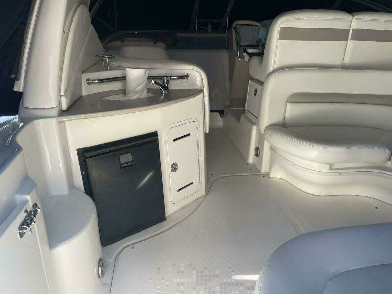 32ft Sea Ray Yacht For Sale